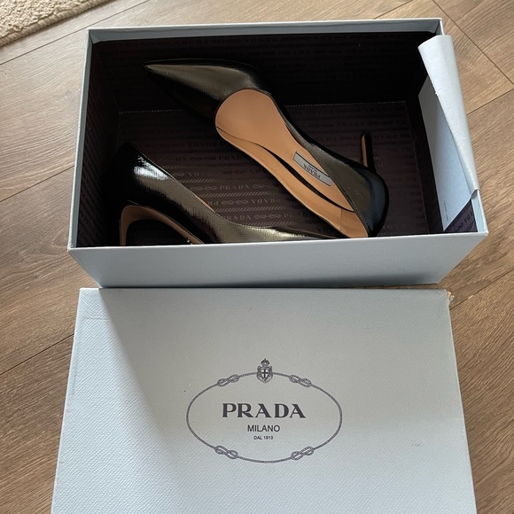 Prada Pointed Toe Saffiano Pump In Nero - Picture 6 of 7